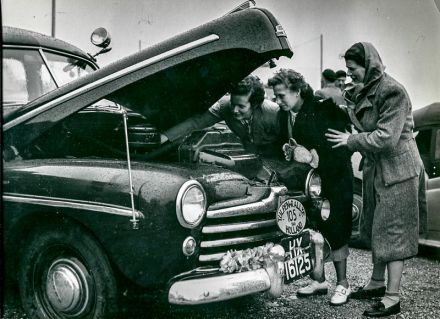 A.H.H.Baronesse van Till D’Aulnis de Bourouill, T.F.Goossens Raeder i L.de Saryusz Bielski Fruin – Ford.